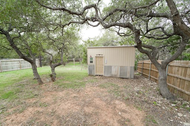 685 Ridgerock Dr, Canyon Lake, TX 78133