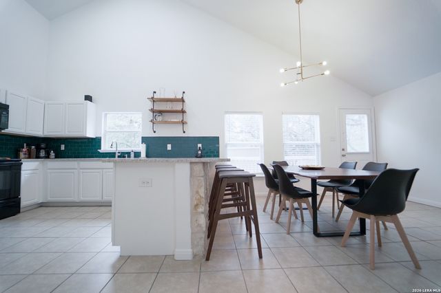 685 Ridgerock Dr, Canyon Lake, TX 78133