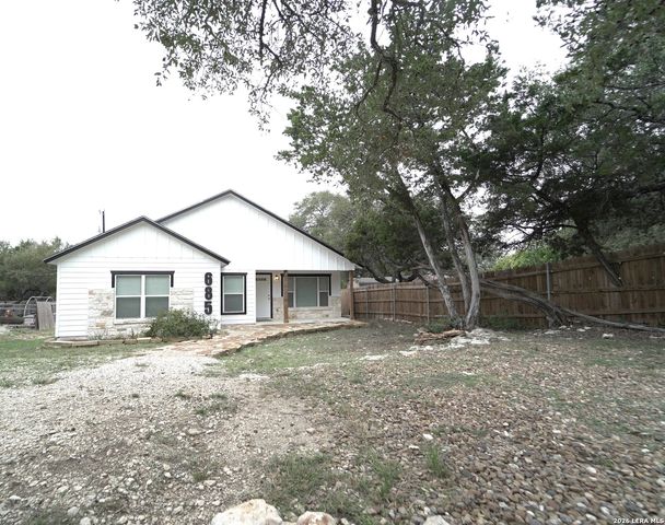 685 Ridgerock Dr, Canyon Lake, TX 78133