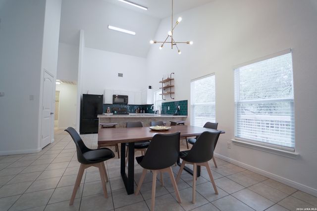 685 Ridgerock Dr, Canyon Lake, TX 78133