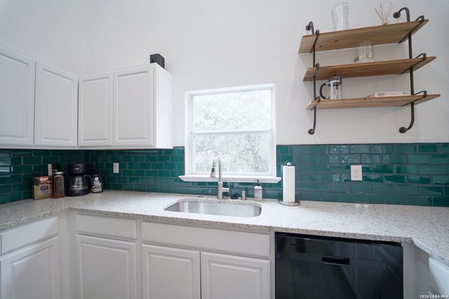 685 Ridgerock Dr, Canyon Lake, TX 78133