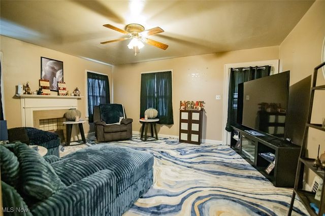 2304 Broad Street, Parkersburg, WV 26101