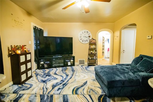 2304 Broad Street, Parkersburg, WV 26101