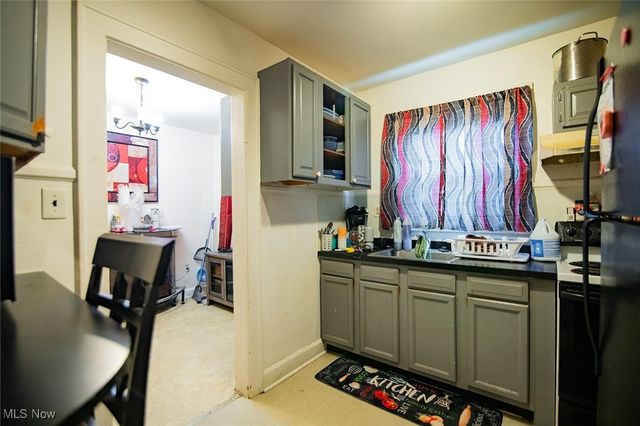 2304 Broad Street, Parkersburg, WV 26101