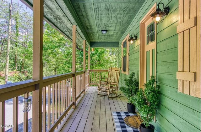 1723 Walker Trail, Sevierville, TN 37876