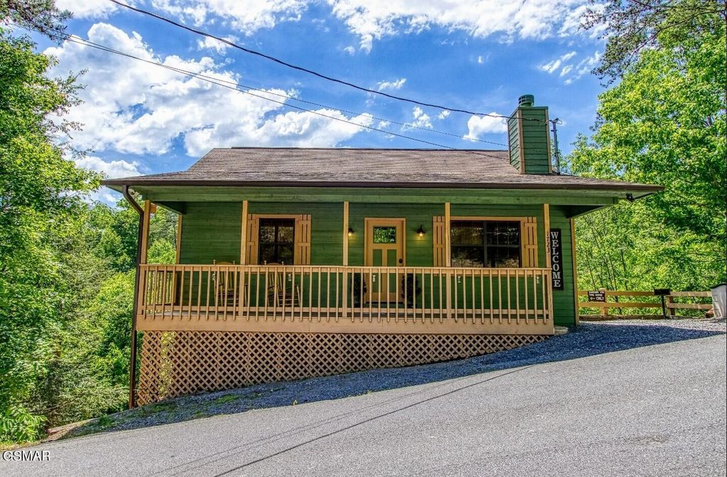 1723 Walker Trail, Sevierville, TN 37876