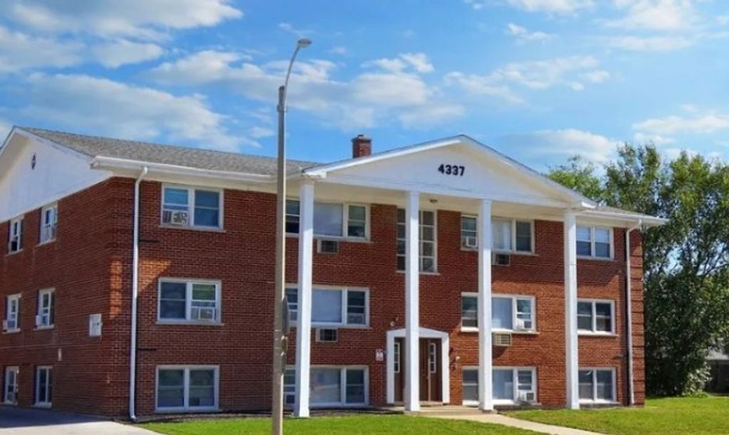 4337 Prescott Avenue 2C, Lyons, IL 60534