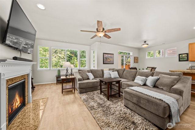 11264 Borgen Loop, Gig Harbor, WA 98332