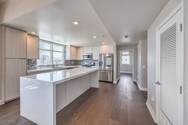 150 Las Vegas Boulevard 1912, Las Vegas, NV 89101