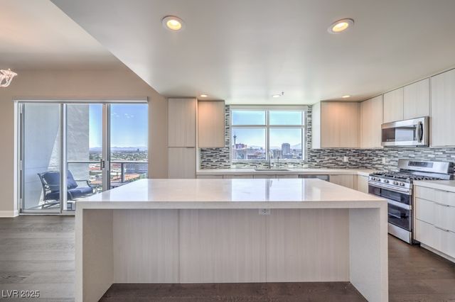 150 Las Vegas Boulevard 1912, Las Vegas, NV 89101