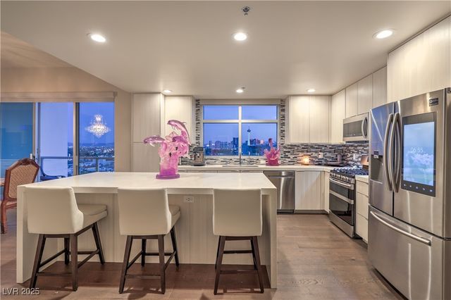 150 Las Vegas Boulevard 1912, Las Vegas, NV 89101