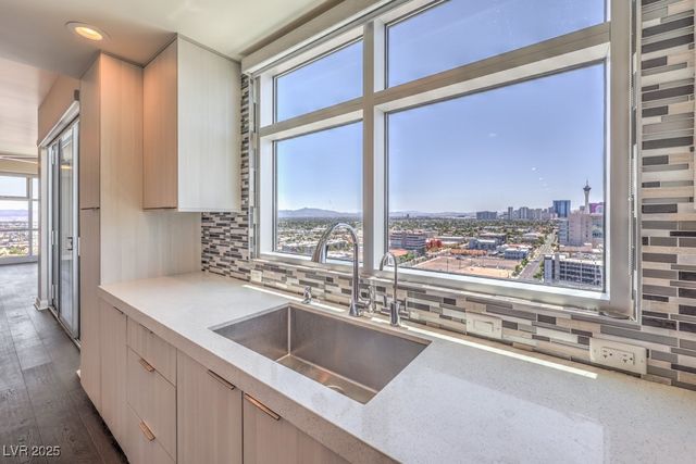 150 Las Vegas Boulevard 1912, Las Vegas, NV 89101