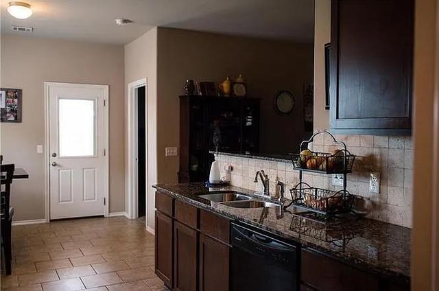 2921 Thompson Farm Lane, Yukon, OK 73099