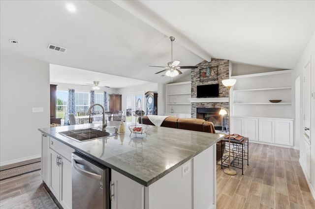 110 Highview Road, Ennis, TX 75119