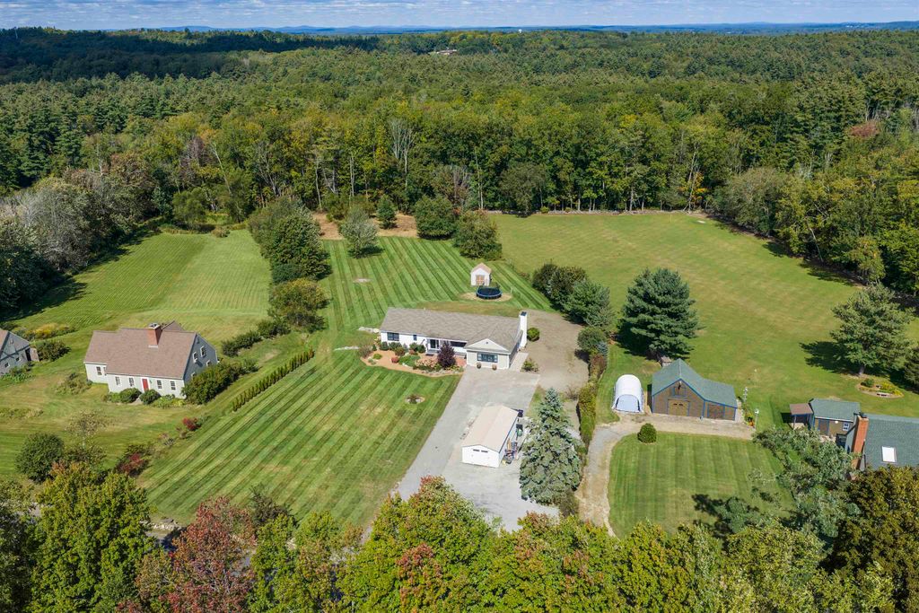 59 Stumpfield Road, Kensington, NH 03833