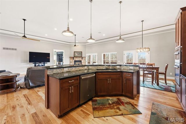 1326 Top Of The Hill Road, Chesterfield, MO 63005