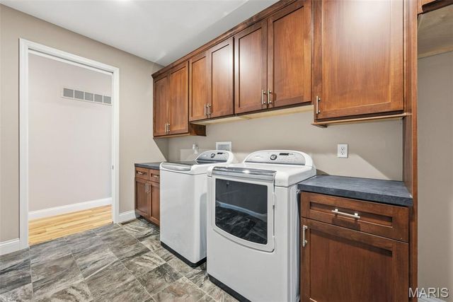 1326 Top Of The Hill Road, Chesterfield, MO 63005