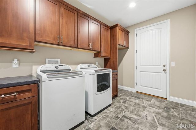 1326 Top Of The Hill Road, Chesterfield, MO 63005