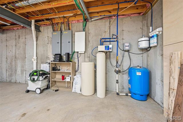 1326 Top Of The Hill Road, Chesterfield, MO 63005