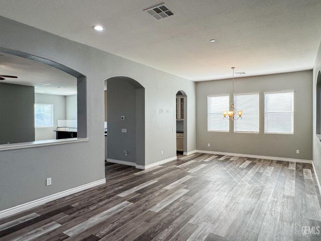 15527 Avanti Drive, Bakersfield, CA 93314