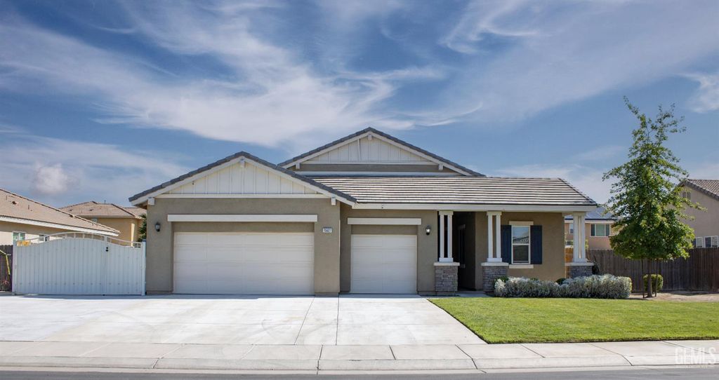 15527 Avanti Drive, Bakersfield, CA 93314