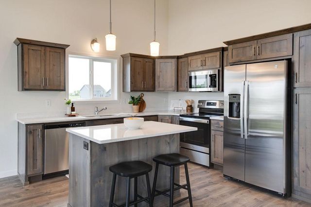 6876 Belding Drive S, Fargo, ND 58104