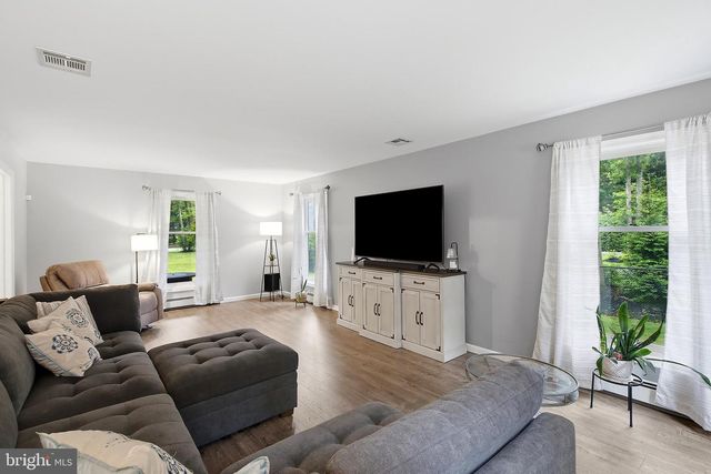 203 DONALD ST, Lanoka Harbor, NJ 08734