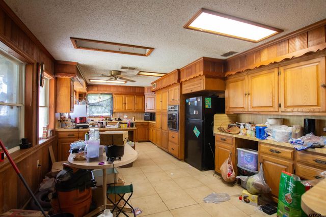 22851 Lakeside Dr, Flint, TX 75762