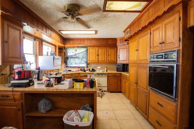 22851 Lakeside Dr, Flint, TX 75762