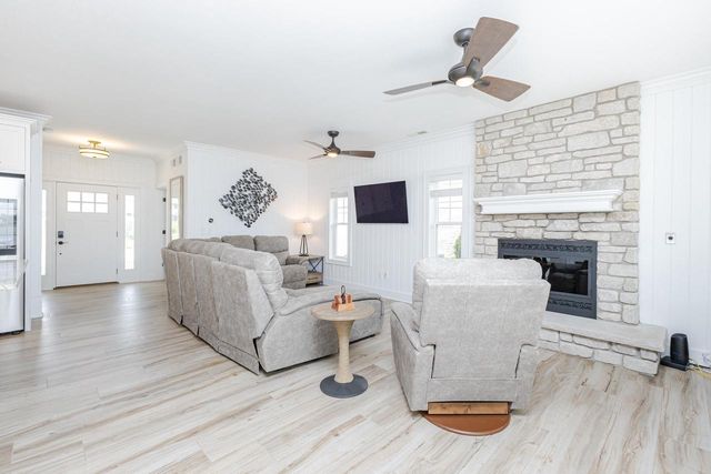 7433 N Tichigan ROAD, Waterford, WI 53185