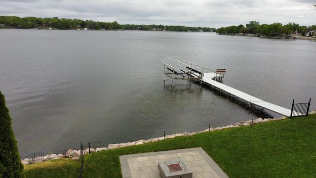 7433 N Tichigan ROAD, Waterford, WI 53185