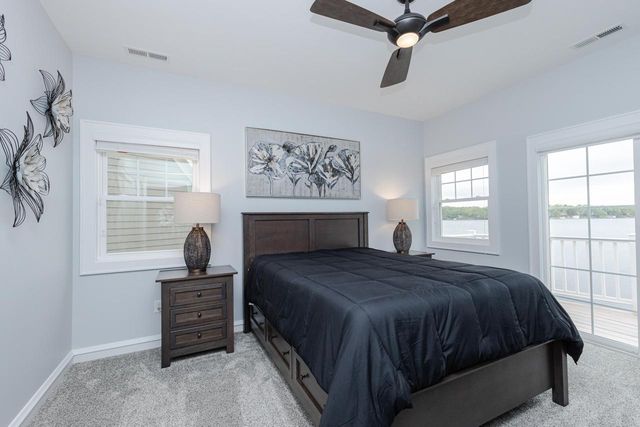7433 N Tichigan ROAD, Waterford, WI 53185