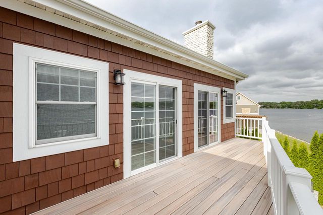 7433 N Tichigan ROAD, Waterford, WI 53185