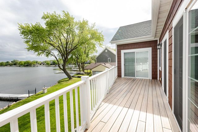 7433 N Tichigan ROAD, Waterford, WI 53185