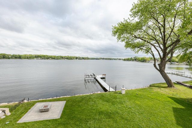 7433 N Tichigan ROAD, Waterford, WI 53185