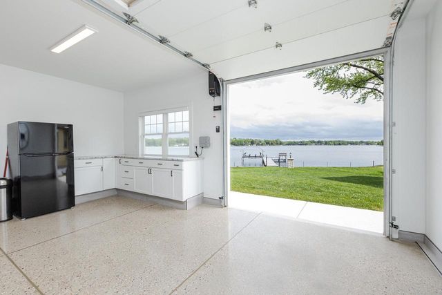 7433 N Tichigan ROAD, Waterford, WI 53185