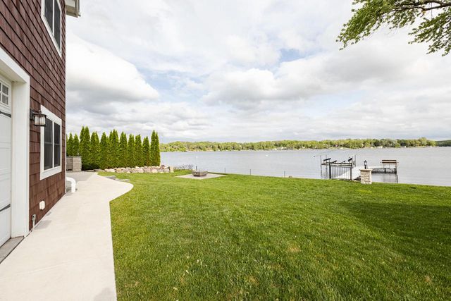 7433 N Tichigan ROAD, Waterford, WI 53185