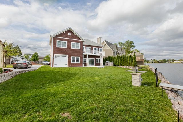 7433 N Tichigan ROAD, Waterford, WI 53185