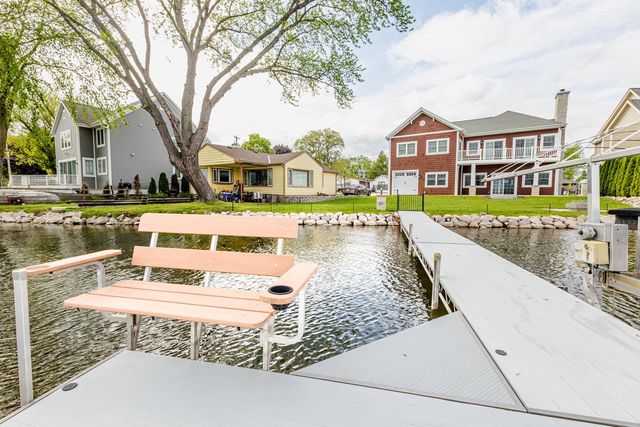 7433 N Tichigan ROAD, Waterford, WI 53185