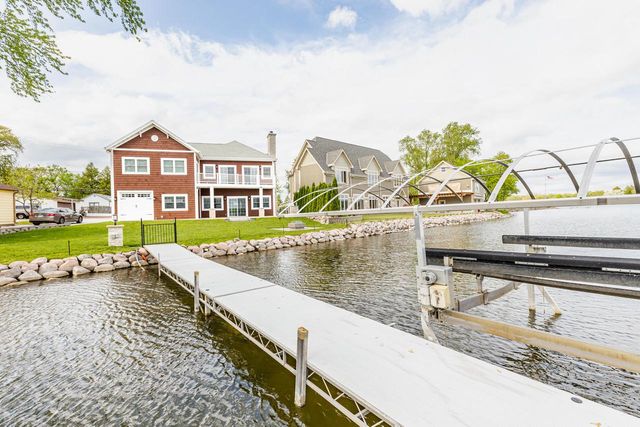 7433 N Tichigan ROAD, Waterford, WI 53185