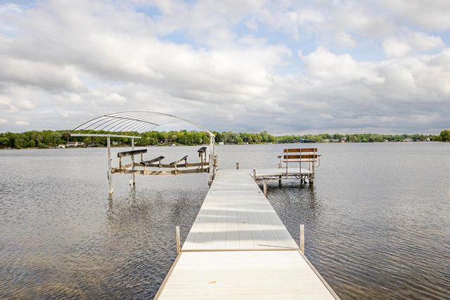 7433 N Tichigan ROAD, Waterford, WI 53185