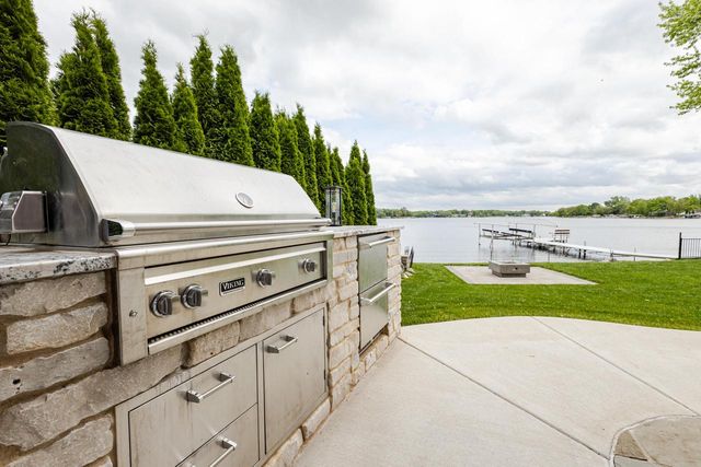 7433 N Tichigan ROAD, Waterford, WI 53185
