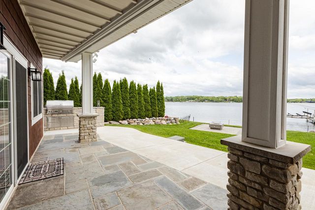 7433 N Tichigan ROAD, Waterford, WI 53185