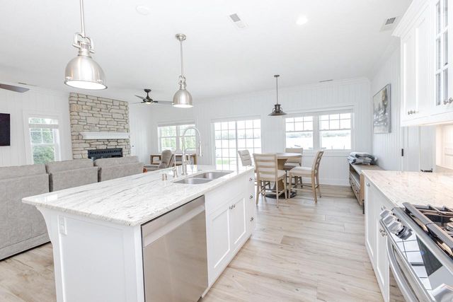 7433 N Tichigan ROAD, Waterford, WI 53185
