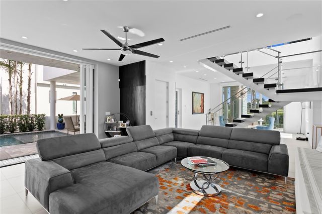 110 PALMERA BOULEVARD NE, St Petersburg, FL 33704