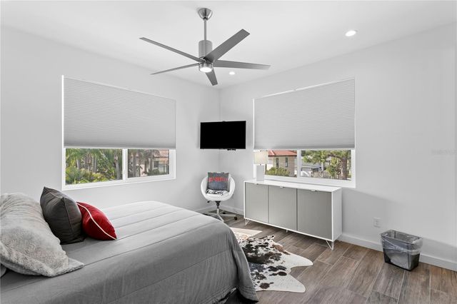 110 PALMERA BOULEVARD NE, St Petersburg, FL 33704