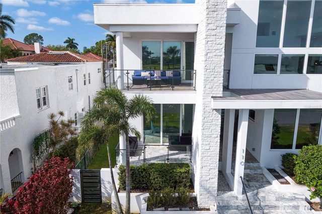 110 PALMERA BOULEVARD NE, St Petersburg, FL 33704