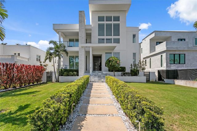 110 PALMERA BOULEVARD NE, St Petersburg, FL 33704