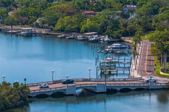 110 PALMERA BOULEVARD NE, St Petersburg, FL 33704
