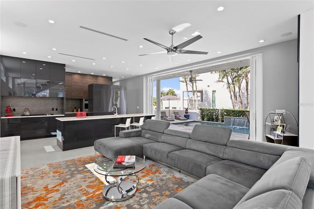 110 PALMERA BOULEVARD NE, St Petersburg, FL 33704
